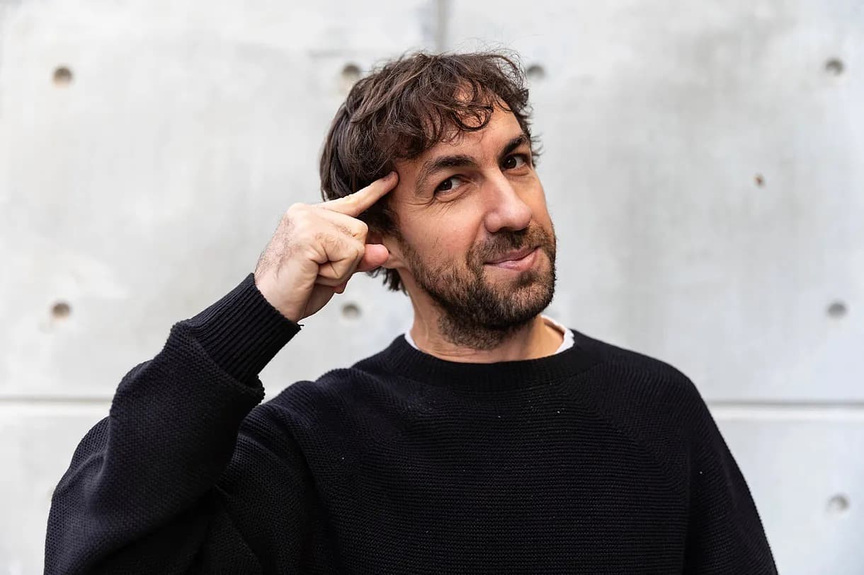 Alan Daitch, divulgador: "La gente olvida que con la IA básicamente está hablando con una máquina de autocompletar"